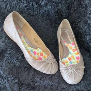 Born Women's Beige Knot-Front Ballet Flats with Floral Insole